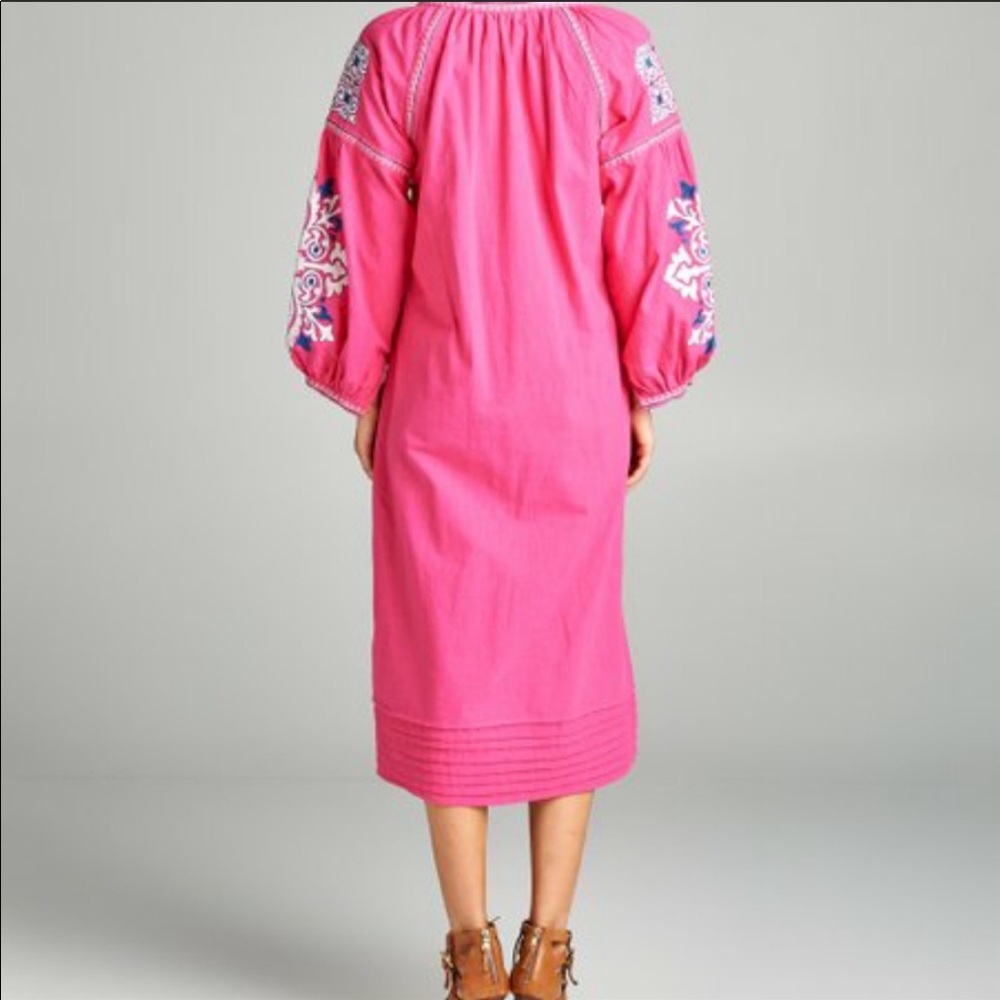 NWT Pink Embroidered Caftan Cover Up Robe - Picture 9 of 10